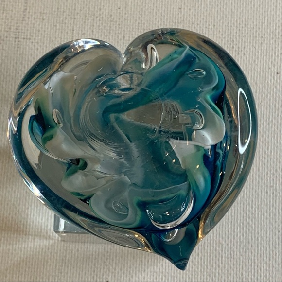 Turquoise Blue Art Glass Heart Paperweight Swirling Bright Colors Hand Blown 2.5 - Picture 7 of 16